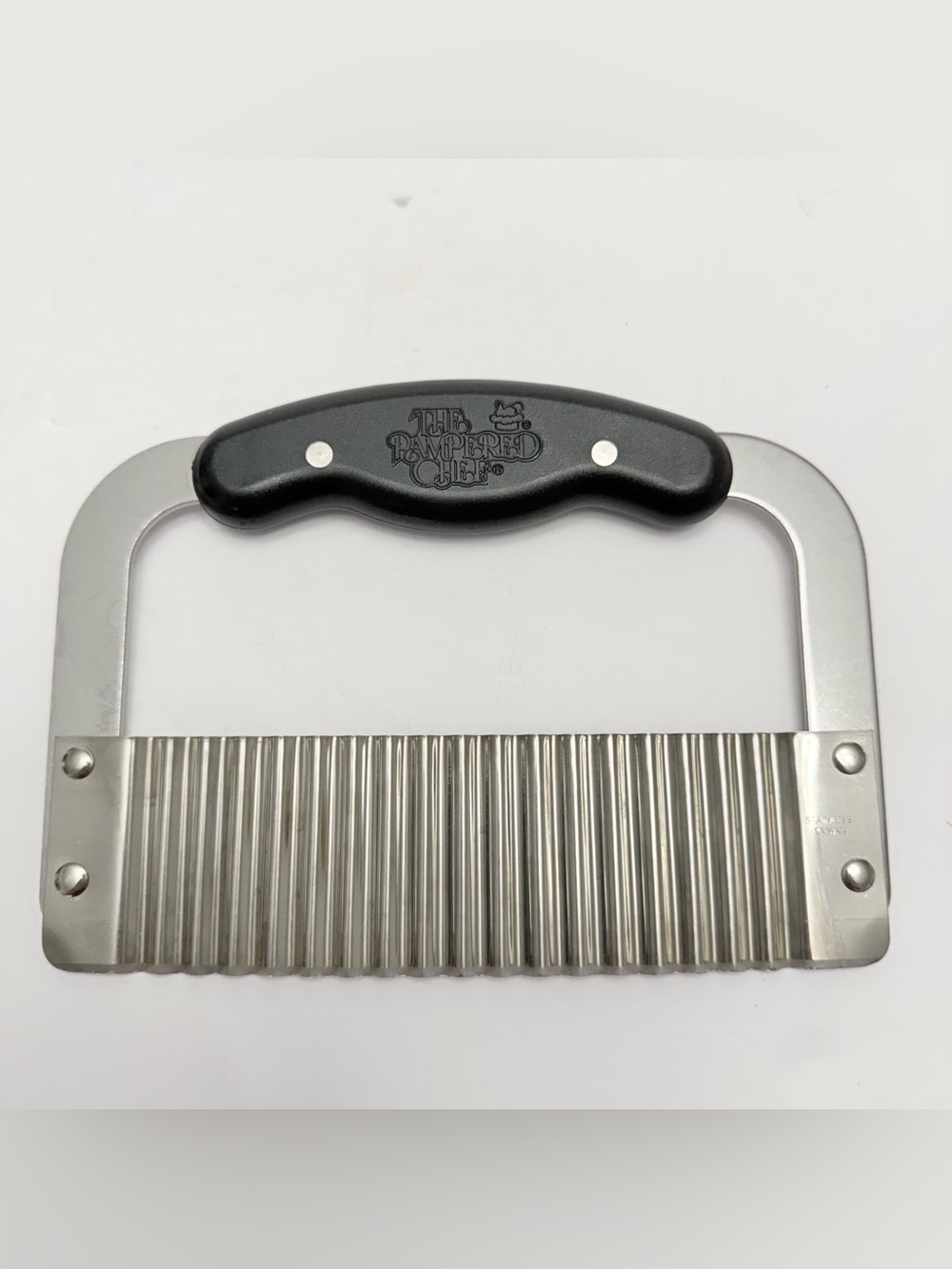 Pampered Chef Crinkle Cutter Stainless Steel Vegetable Potato Slicer Black Handl